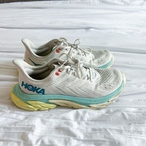 HOKA ONE ONE CLIFTON EDGE RUNNING SHOES Women’s size 9